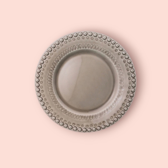 Other - beautiful daisy dinnerware  in oat